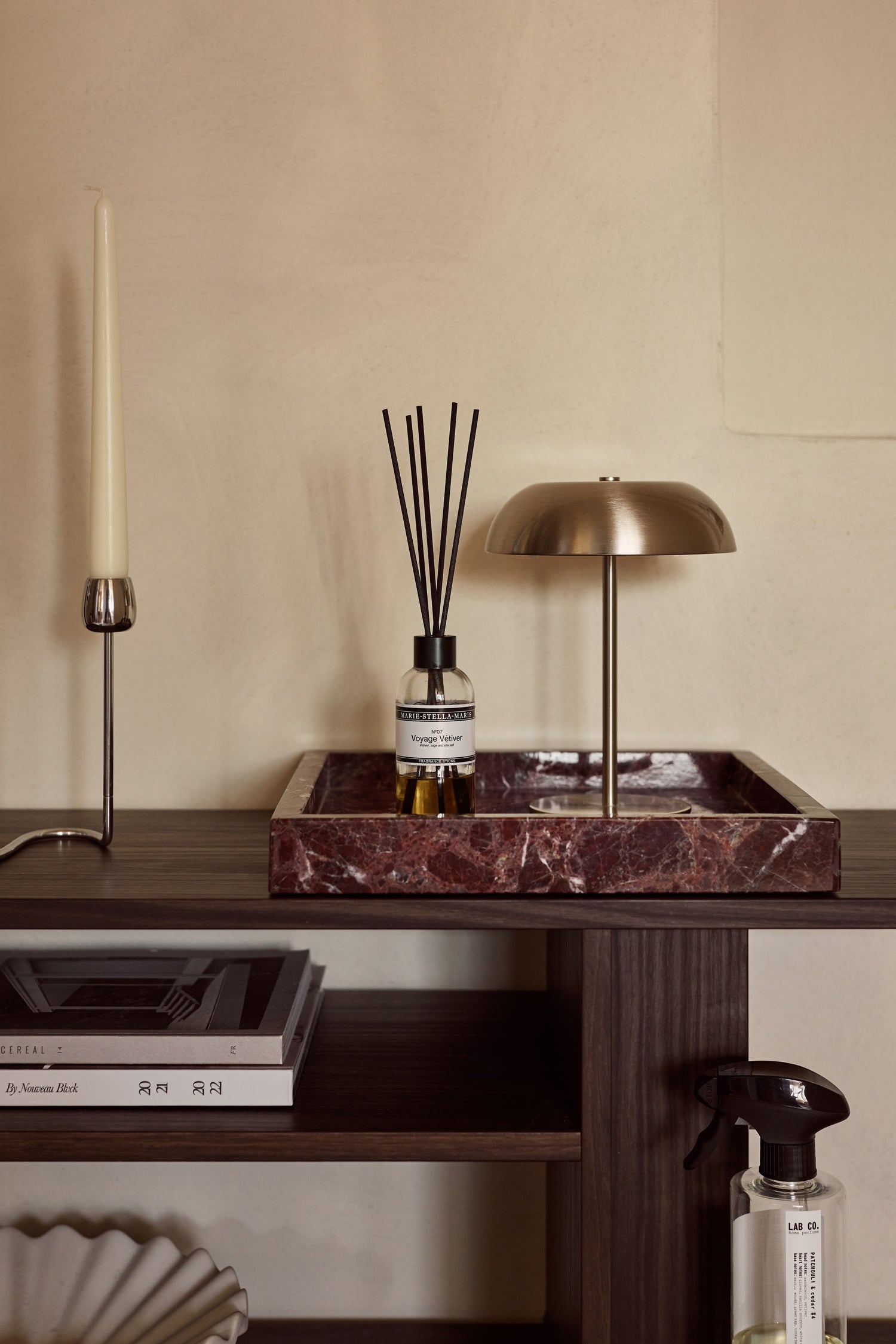 Marble tray with edge 30x30cm red