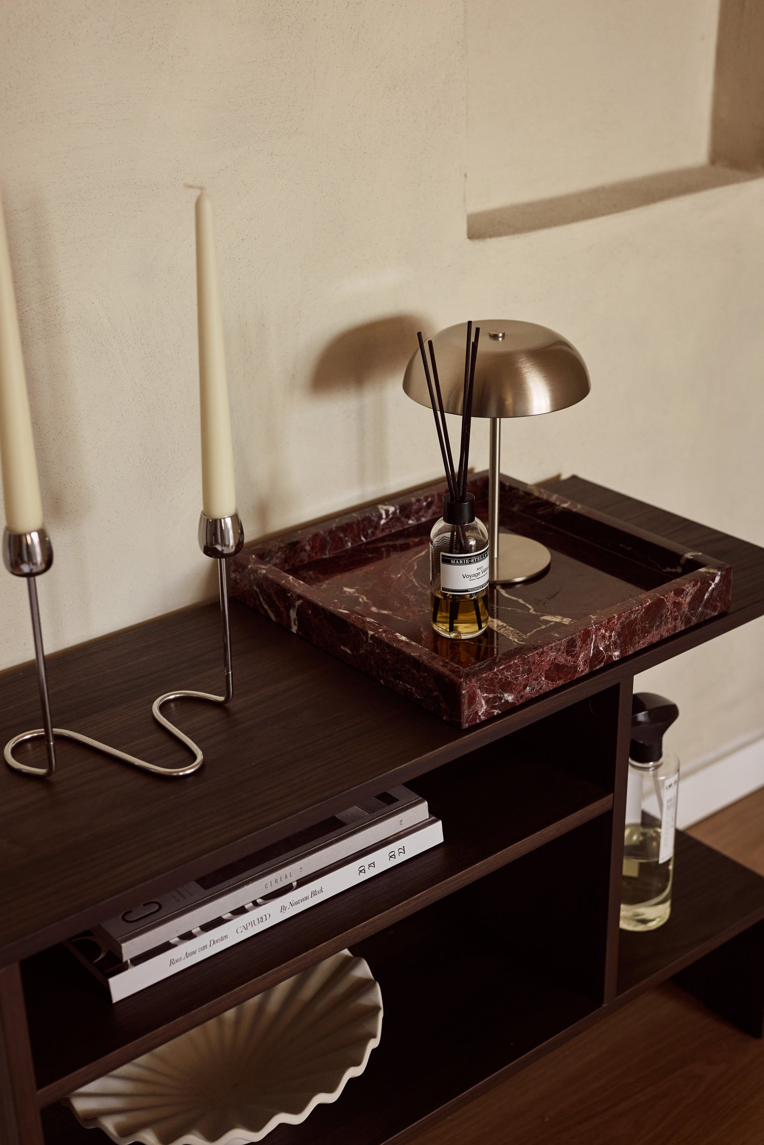 Marble tray with edge 30x30cm red